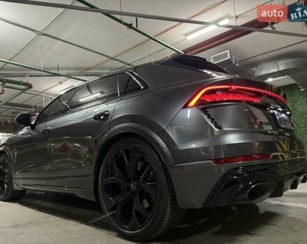 Сірий Ауді RS Q8, об'ємом двигуна 4 л та пробігом 67 тис. км за 91500 $, фото 9 на Automoto.ua