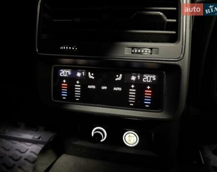 Сірий Ауді RS Q8, об'ємом двигуна 4 л та пробігом 67 тис. км за 91500 $, фото 84 на Automoto.ua