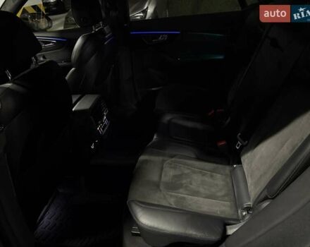 Сірий Ауді RS Q8, об'ємом двигуна 4 л та пробігом 67 тис. км за 91500 $, фото 79 на Automoto.ua