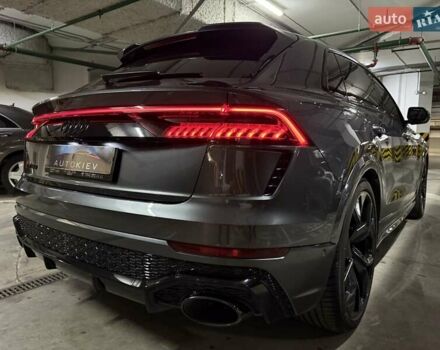 Сірий Ауді RS Q8, об'ємом двигуна 4 л та пробігом 67 тис. км за 91500 $, фото 13 на Automoto.ua