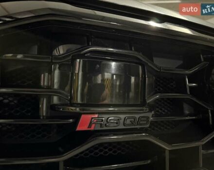 Сірий Ауді RS Q8, об'ємом двигуна 4 л та пробігом 67 тис. км за 91500 $, фото 23 на Automoto.ua