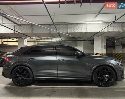 Сірий Ауді RS Q8, об'ємом двигуна 4 л та пробігом 67 тис. км за 91500 $, фото 14 на Automoto.ua