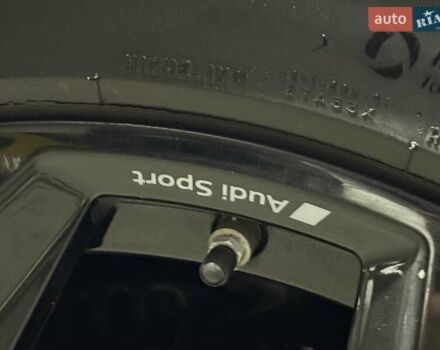 Сірий Ауді RS Q8, об'ємом двигуна 4 л та пробігом 67 тис. км за 91500 $, фото 17 на Automoto.ua