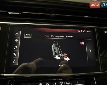 Сірий Ауді RS Q8, об'ємом двигуна 4 л та пробігом 67 тис. км за 91500 $, фото 56 на Automoto.ua