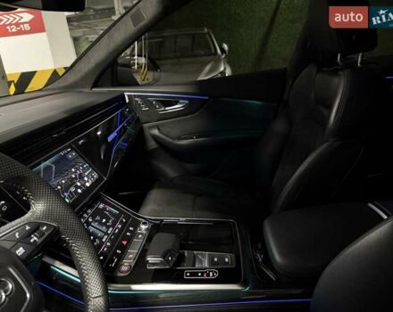 Сірий Ауді RS Q8, об'ємом двигуна 4 л та пробігом 67 тис. км за 91500 $, фото 38 на Automoto.ua