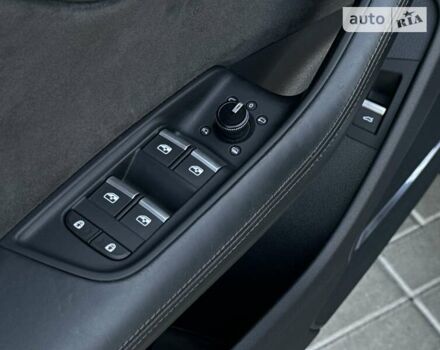 Сірий Ауді RS Q8, об'ємом двигуна 4 л та пробігом 94 тис. км за 94900 $, фото 45 на Automoto.ua