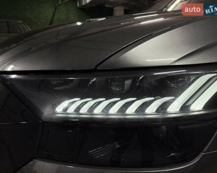 Сірий Ауді RS Q8, об'ємом двигуна 4 л та пробігом 67 тис. км за 91500 $, фото 22 на Automoto.ua