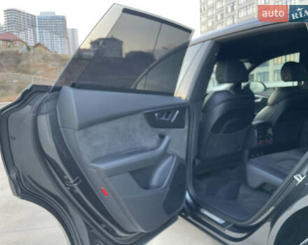 Сірий Ауді RS Q8, об'ємом двигуна 4 л та пробігом 94 тис. км за 84900 $, фото 27 на Automoto.ua