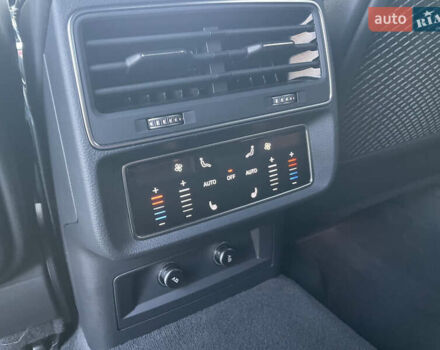 Сірий Ауді RS Q8, об'ємом двигуна 4 л та пробігом 94 тис. км за 84900 $, фото 25 на Automoto.ua