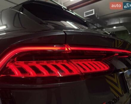 Сірий Ауді RS Q8, об'ємом двигуна 4 л та пробігом 67 тис. км за 91500 $, фото 29 на Automoto.ua