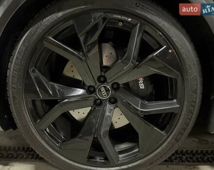 Сірий Ауді RS Q8, об'ємом двигуна 4 л та пробігом 67 тис. км за 91500 $, фото 15 на Automoto.ua