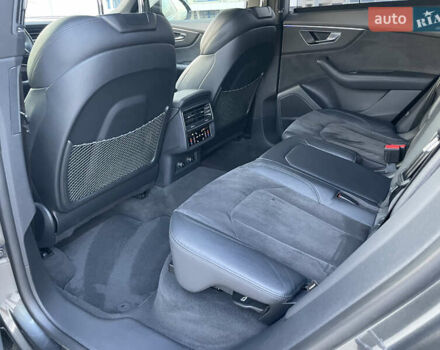 Сірий Ауді RS Q8, об'ємом двигуна 4 л та пробігом 94 тис. км за 84900 $, фото 24 на Automoto.ua