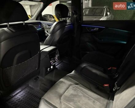 Сірий Ауді RS Q8, об'ємом двигуна 4 л та пробігом 67 тис. км за 91500 $, фото 75 на Automoto.ua