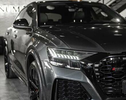 Серый Ауди RS Q8, объемом двигателя 4 л и пробегом 94 тыс. км за 88900 $, фото 58 на Automoto.ua