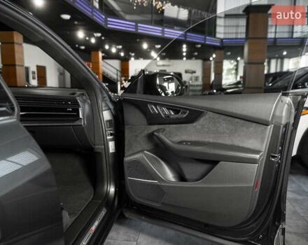 Серый Ауди RS Q8, объемом двигателя 4 л и пробегом 94 тыс. км за 88900 $, фото 51 на Automoto.ua