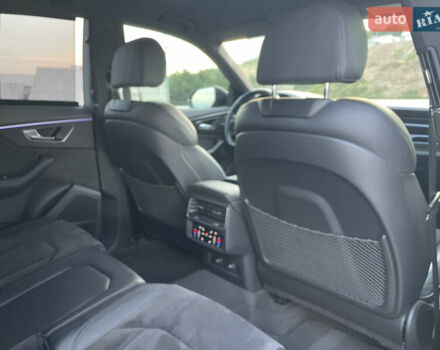 Сірий Ауді RS Q8, об'ємом двигуна 4 л та пробігом 94 тис. км за 84900 $, фото 28 на Automoto.ua