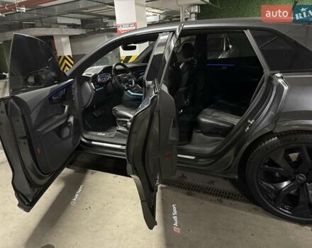 Сірий Ауді RS Q8, об'ємом двигуна 4 л та пробігом 67 тис. км за 91500 $, фото 31 на Automoto.ua