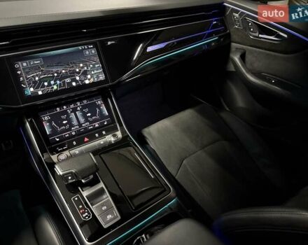 Сірий Ауді RS Q8, об'ємом двигуна 4 л та пробігом 67 тис. км за 91500 $, фото 52 на Automoto.ua