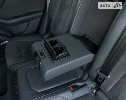 Сірий Ауді RS Q8, об'ємом двигуна 4 л та пробігом 94 тис. км за 94900 $, фото 29 на Automoto.ua