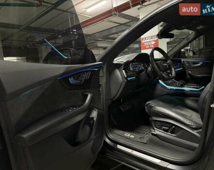Сірий Ауді RS Q8, об'ємом двигуна 4 л та пробігом 67 тис. км за 91500 $, фото 32 на Automoto.ua
