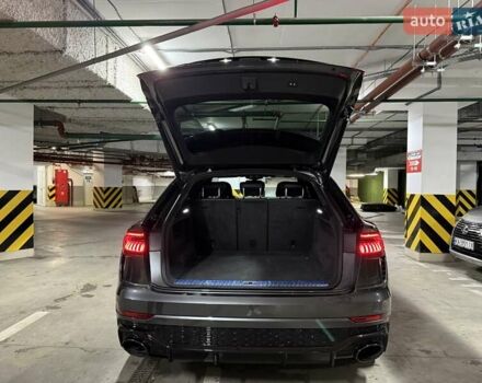 Сірий Ауді RS Q8, об'ємом двигуна 4 л та пробігом 67 тис. км за 91500 $, фото 94 на Automoto.ua