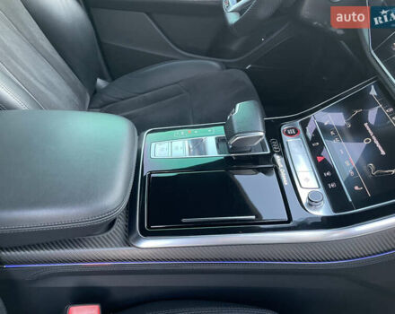 Сірий Ауді RS Q8, об'ємом двигуна 4 л та пробігом 94 тис. км за 84900 $, фото 32 на Automoto.ua