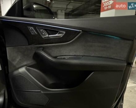 Сірий Ауді RS Q8, об'ємом двигуна 4 л та пробігом 67 тис. км за 91500 $, фото 86 на Automoto.ua