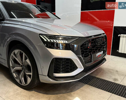 Сірий Ауді RS Q8, об'ємом двигуна 4 л та пробігом 95 тис. км за 88000 $, фото 6 на Automoto.ua