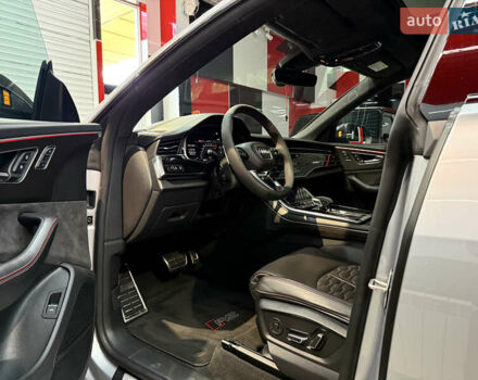Сірий Ауді RS Q8, об'ємом двигуна 4 л та пробігом 95 тис. км за 88000 $, фото 16 на Automoto.ua