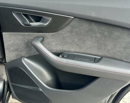 Сірий Ауді RS Q8, об'ємом двигуна 4 л та пробігом 27 тис. км за 121700 $, фото 33 на Automoto.ua