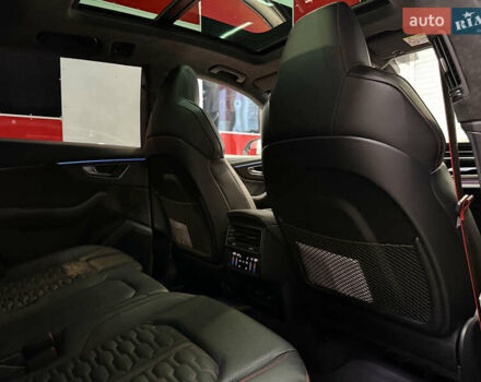 Сірий Ауді RS Q8, об'ємом двигуна 4 л та пробігом 95 тис. км за 88000 $, фото 23 на Automoto.ua