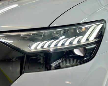 Сірий Ауді RS Q8, об'ємом двигуна 0 л та пробігом 22 тис. км за 134900 $, фото 17 на Automoto.ua