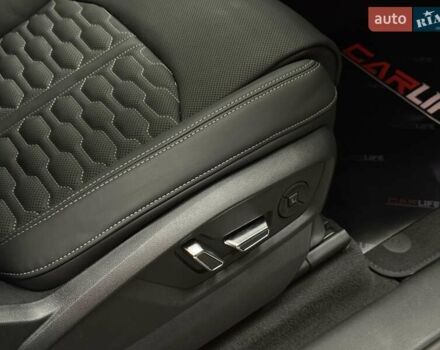Сірий Ауді RS Q8, об'ємом двигуна 4 л та пробігом 1 тис. км за 139500 $, фото 68 на Automoto.ua