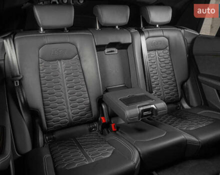 Ауді RS Q8 2023 у Одесі на Automoto.ua Сірий Ауді RS Q8, об'ємом двигуна 4 л та пробігом 15 тис. км за 118500 $, фото 101 на Automoto.ua