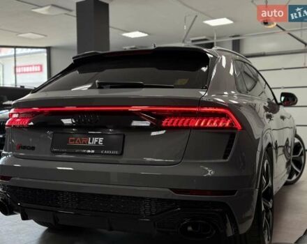 Сірий Ауді RS Q8, об'ємом двигуна 4 л та пробігом 1 тис. км за 139500 $, фото 18 на Automoto.ua