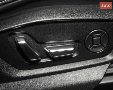 Сірий Ауді RS Q8, об'ємом двигуна 4 л та пробігом 15 тис. км за 122000 $, фото 77 на Automoto.ua