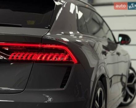 Сірий Ауді RS Q8, об'ємом двигуна 4 л та пробігом 1 тис. км за 139500 $, фото 16 на Automoto.ua