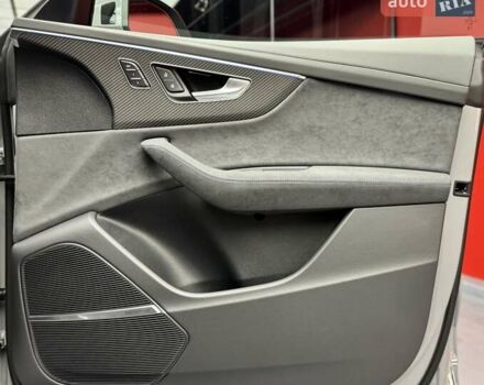 Сірий Ауді RS Q8, об'ємом двигуна 4 л та пробігом 1 тис. км за 179900 $, фото 63 на Automoto.ua