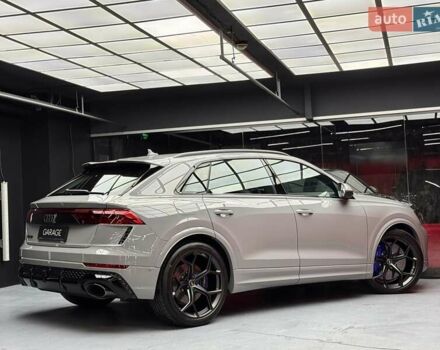 Сірий Ауді RS Q8, об'ємом двигуна 4 л та пробігом 1 тис. км за 185900 $, фото 22 на Automoto.ua