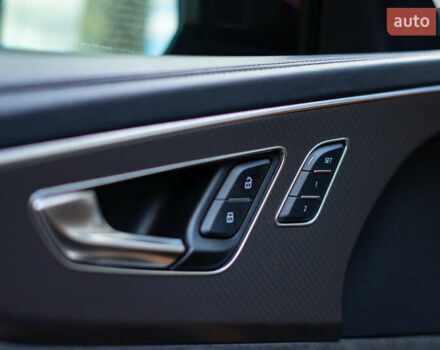 Синій Ауді RS Q8, об'ємом двигуна 4 л та пробігом 75 тис. км за 93000 $, фото 28 на Automoto.ua