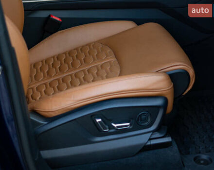 Синій Ауді RS Q8, об'ємом двигуна 4 л та пробігом 75 тис. км за 93000 $, фото 24 на Automoto.ua