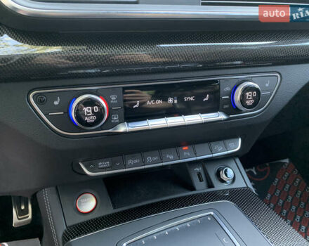 Сірий Ауді SQ5, об'ємом двигуна 3 л та пробігом 69 тис. км за 41999 $, фото 46 на Automoto.ua