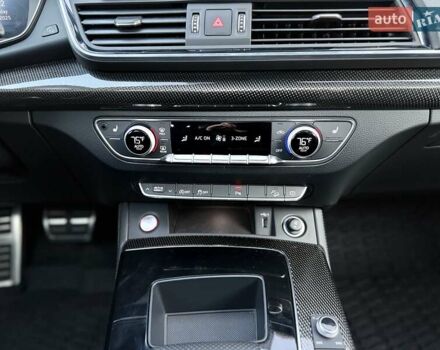 Сірий Ауді SQ5, об'ємом двигуна 3 л та пробігом 18 тис. км за 35500 $, фото 56 на Automoto.ua