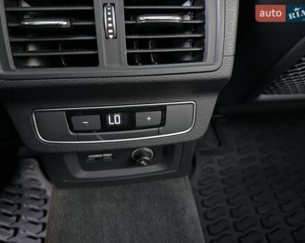 Сірий Ауді SQ5, об'ємом двигуна 3 л та пробігом 18 тис. км за 35500 $, фото 82 на Automoto.ua