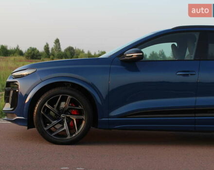 Синий Ауди SQ6 e-tron, объемом двигателя 0 л и пробегом 5 тыс. км за 88800 $, фото 3 на Automoto.ua