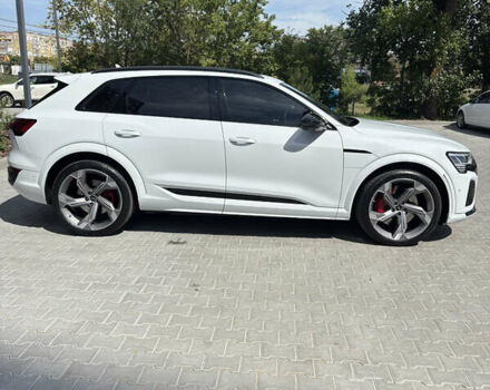 Білий Ауді SQ8 e-tron, об'ємом двигуна 0 л та пробігом 11 тис. км за 68000 $, фото 4 на Automoto.ua