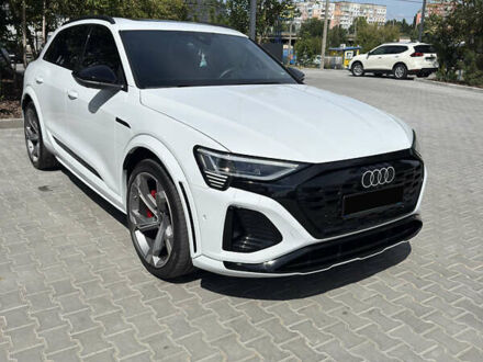 Ауді SQ8 e-tron 2023 у Кропивницькому (Кіровограді) на Automoto.ua Білий Ауді SQ8 e-tron, об'ємом двигуна 0 л та пробігом 11 тис. км за 68000 $, фото 1 на Automoto.ua