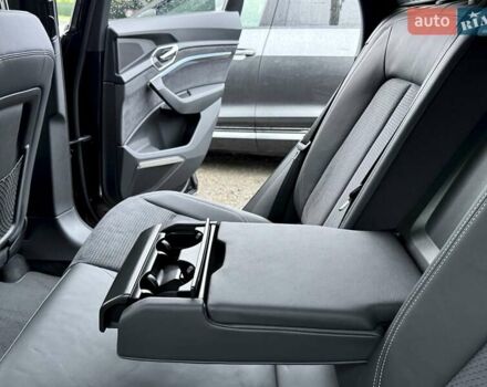 Чорний Ауді SQ8 e-tron, об'ємом двигуна 0 л та пробігом 28 тис. км за 68000 $, фото 70 на Automoto.ua
