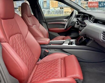 Чорний Ауді SQ8 e-tron, об'ємом двигуна 0 л та пробігом 18 тис. км за 73500 $, фото 35 на Automoto.ua