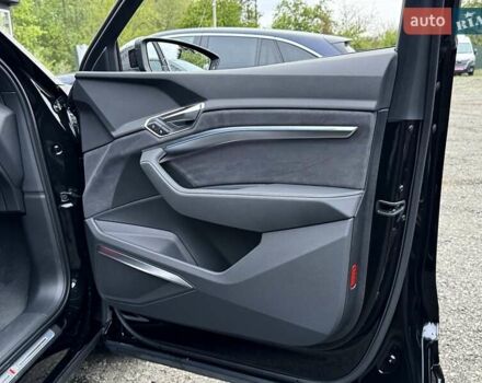 Чорний Ауді SQ8 e-tron, об'ємом двигуна 0 л та пробігом 28 тис. км за 68000 $, фото 49 на Automoto.ua